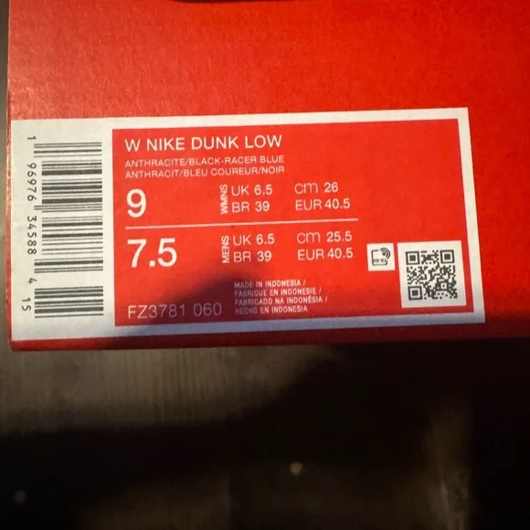 NIB Nike Dunk Sneakers - Reflective - Picture 5 of 5